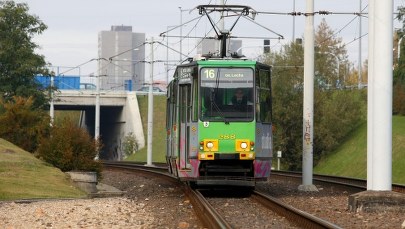 ​Poród na przystanku tramwajowym. Motornicza podwiązała pępowinę... sznurkiem od parasola