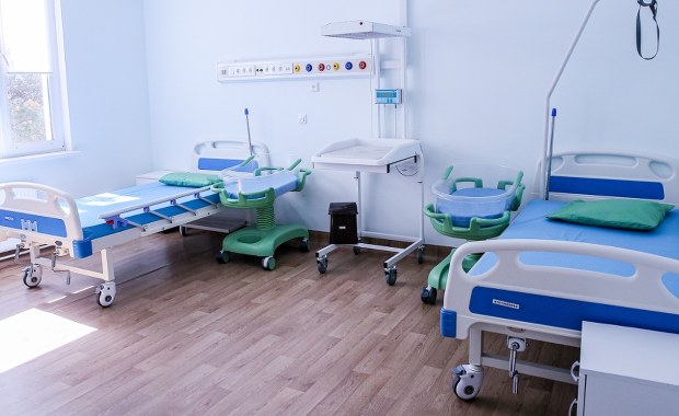 Porodówki znikają z polskich szpitali. Kobiety będą rodzić na SOR-ach