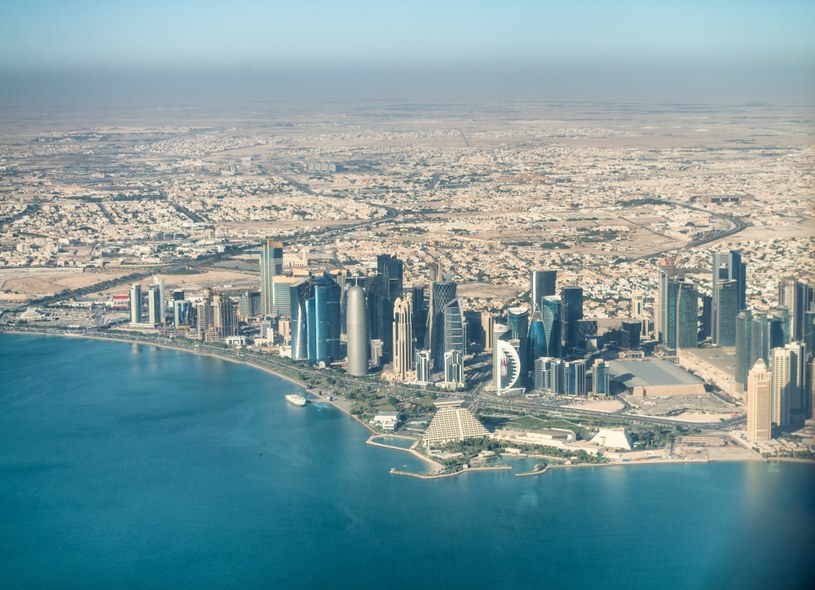 Porównując ceny zorganizowanych wycieczek z noclegiem w pięciogwiazdkowym hotelu, za pobyt w Katarze można zapłacić nawet dwa razy mniej niż za taki sam wyjazd do Zjednoczonych Emiratów Arabskich /123RF/PICSEL