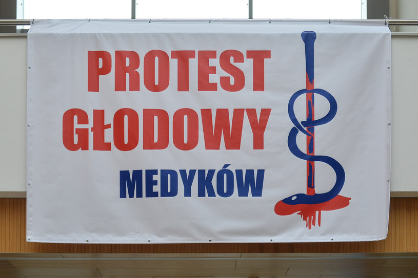 Porozumienie Rezydentów Ogólnopolskiego Związku Zawodowego Lekarzy prowadziło protest głodowy w październiku ubiegłego roku / Łukasz Dejnarowicz  /Agencja FORUM