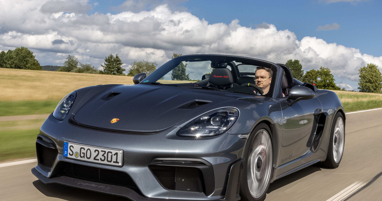 Porsche 718 Spyder RS powstało z myślą o jeździe w sprzyjających warunkach pogodowych /fot. Porsche / Juergen Tap /