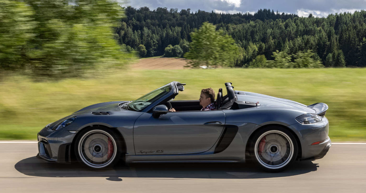 Porsche 718 Spyder RS ze zdjętym dachem rozpędza się do 308 km/h fot. Porsche / Juergen Tap /