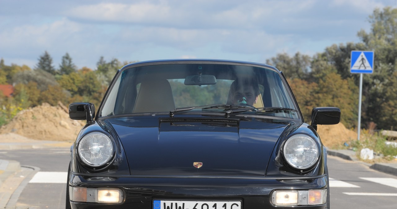 Porsche 911 (964): pierwszy w historii modelu 911 samochód dostępny z napędem na cztery koła. /Motor