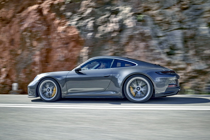 Porsche 911 GT3 z pakietem Touring /Informacja prasowa