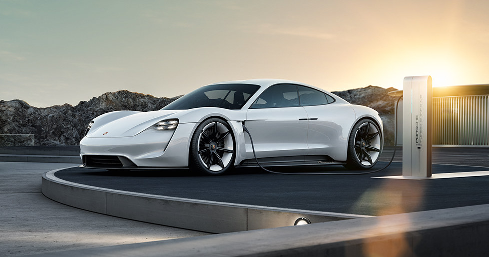 Porsche Mission E to flagowy elektryczny projekt /Informacja prasowa