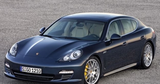 Porsche ogłosiło akcję nawrotową modelu panamera /Informacja prasowa