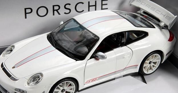 Porsche osiągnął w 2013 roku ogromne obroty w sprzedaży. Zyskują na tym pracownicy koncernu /Deutsche Welle