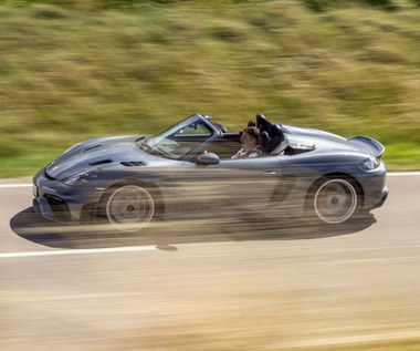 Porsche radzi: jak chcesz jechać 308 km/h to lepiej zdejmij dach