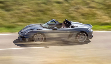 Porsche radzi: jak chcesz jechać 308 km/h to lepiej zdejmij dach