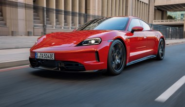 Porsche Taycan może już udawać auto spalinowe. Ma biegi i obrotomierz