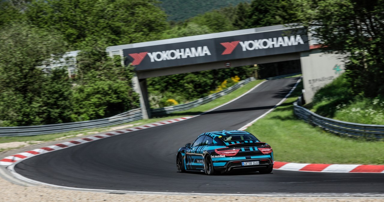 Porsche Taycan na torze Nurburgring /Informacja prasowa