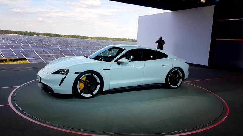 Porsche Taycan widzieliśmy z bliska pierwsze elektryczne