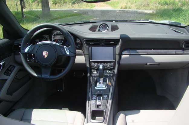 Porsche Turbo S Cabriolet - wnętrze /INTERIA.PL