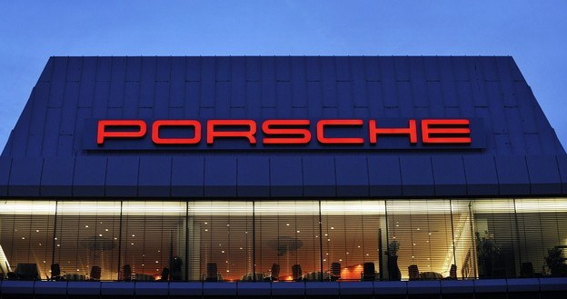 Porsche zamyka pierwszą piątkę najbardziej wartościowych marek /AFP