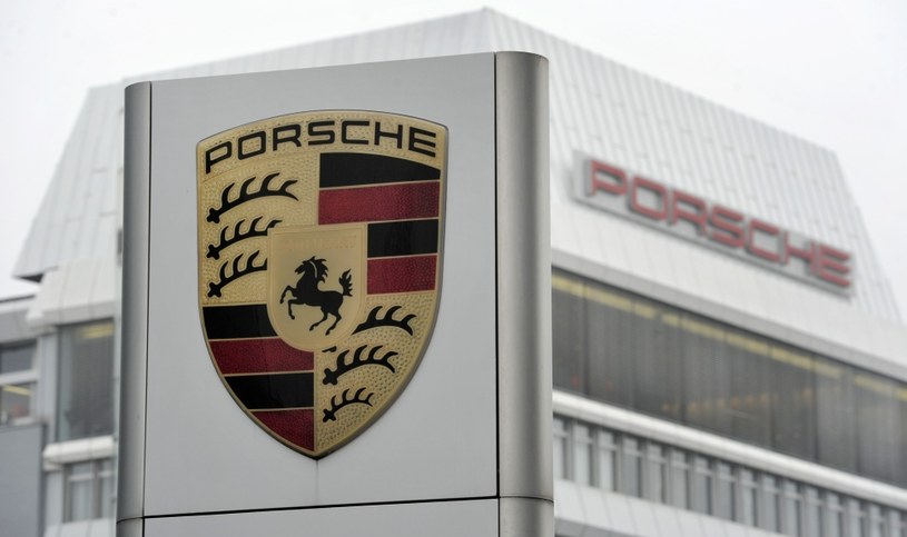 Porsche znalazło się na celowniku śledczych /AFP