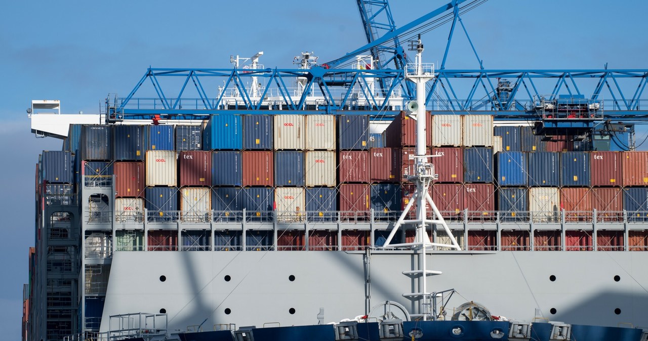 Port Gdańsk od przyszłego roku straci bezpośrednie dostawy kontenerowe z Azji na rzecz niemieckich portów /Wojciech Stróżyk /Reporter