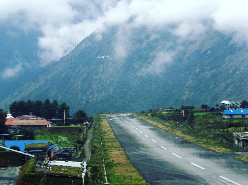 Port Lotniczy Lukla /123RF/PICSEL