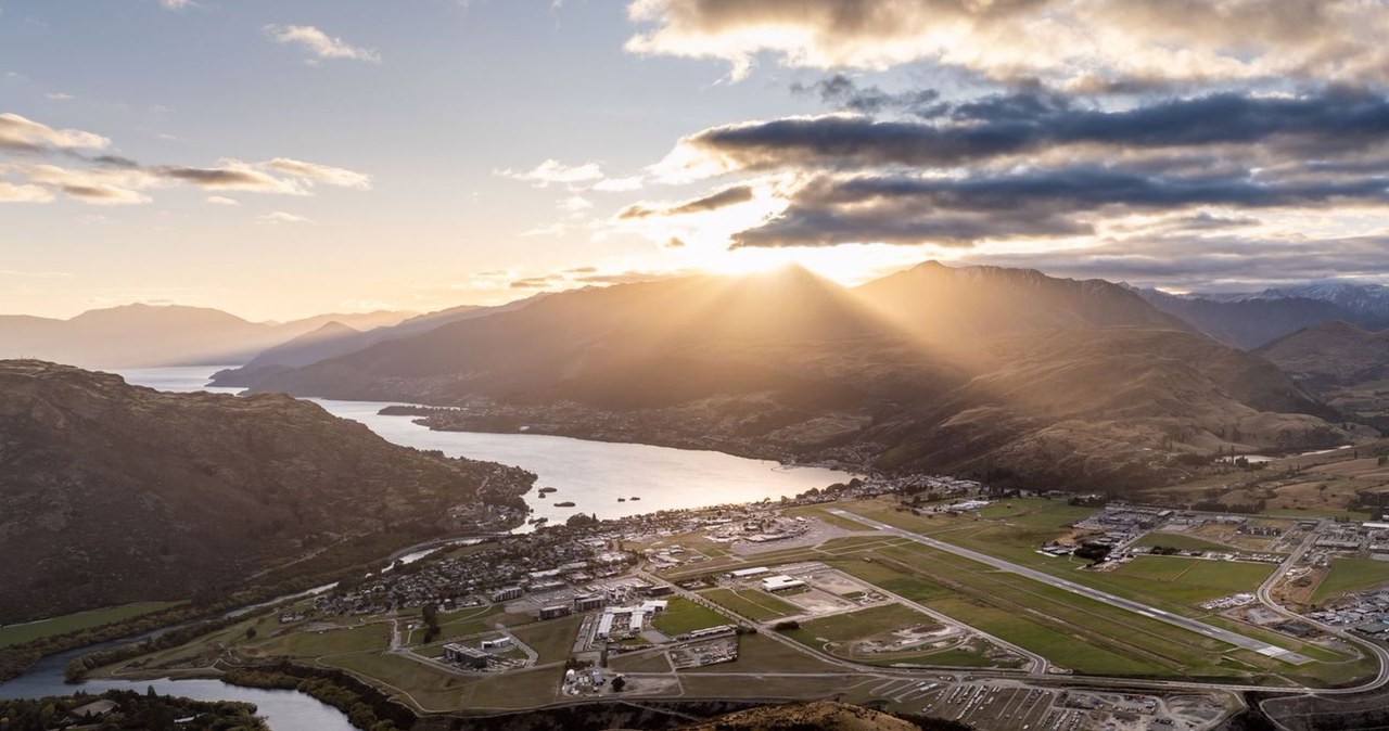 Port lotniczy w Queenstown oferuje bardzo piękne widoki. /queenstownairport.co.nz /materiały prasowe