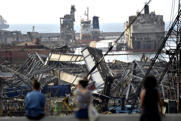 Port w Bejrucie zniszczony przez eksplozję /WAEL HAMZEH /PAP/EPA