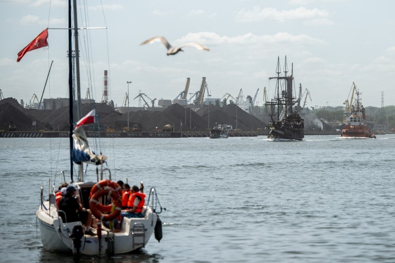 Port w Gdańsku w 2022 roku przeładował o 40 proc. więcej towarów niż w roku poprzednim /MATEUSZ SLODKOWSKI / AFP /