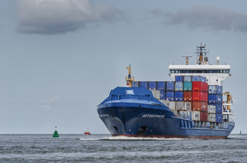 Port w Świnoujściu docelowo ma obsługiwać największe kontenerowce jakie mogą wchodzić na Bałtyk /123RF/PICSEL