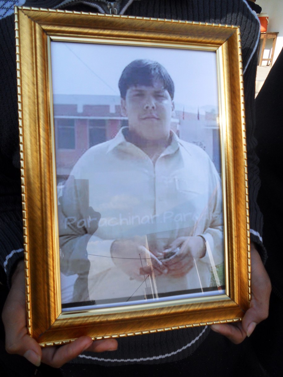 Portret 15-letniego Aitzaza Hassana /BASIT GILANI /PAP/EPA