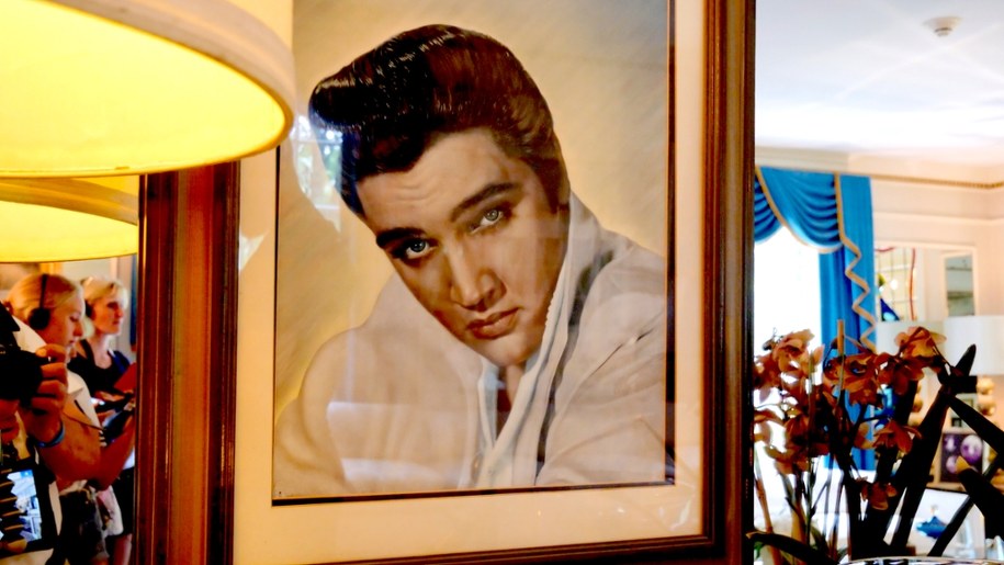 Portret Elvisa Presleya w Garceland Mansion /Krzysztof Nepelski/RMF FM /RMF FM