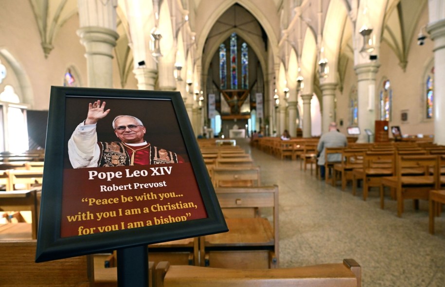 Portret Leona XIV w katedrze w Brisbane w Australii /Darren England /PAP/EPA