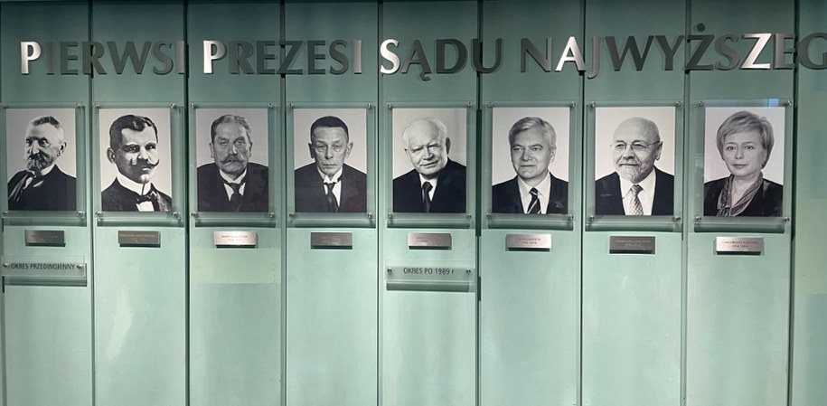 Portret prof. Adama Strzembosza w hallu Sądu Najwyższego /Tomasz Skory  /RMF FM