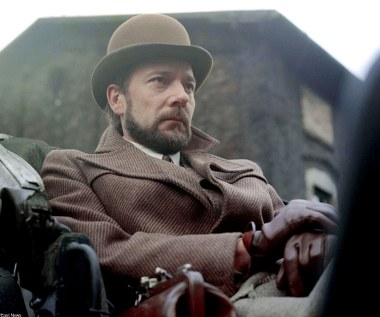 Portretowanie znanych literackich bohaterów Kamas rozpoczął kreacją doktora Judyma w filmie Włodzimierza Haupego z 1975 roku.
