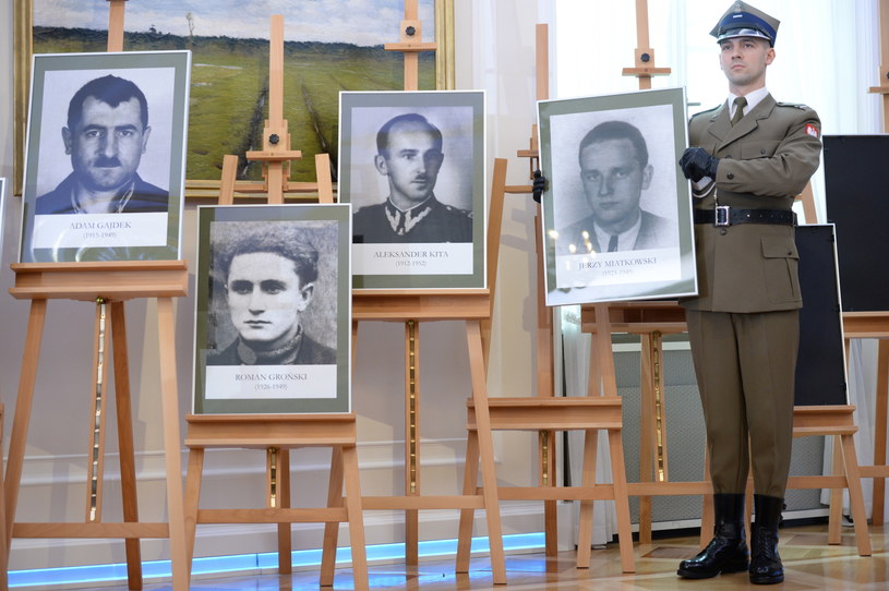 Portrety zidentyfikowanych ofiar /Jacek Turczyk /PAP