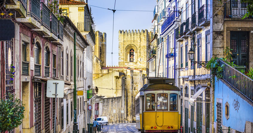 Portugalia rozważa większą pomoc dla tracących pracę. Na zdj. Lizbona /123RF/PICSEL