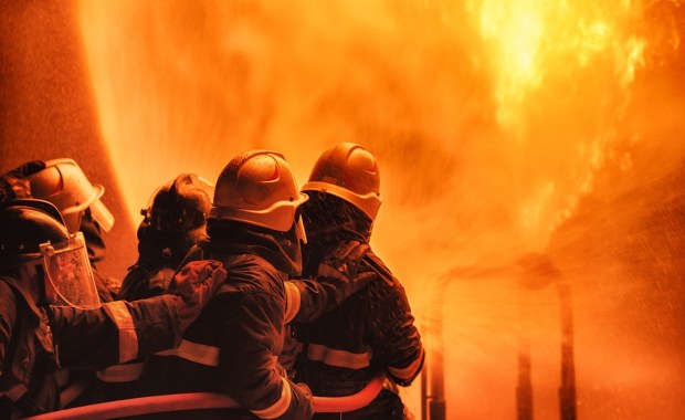 Portugalia w ogniu. Dramatyczna walka strażaków z żywiołem