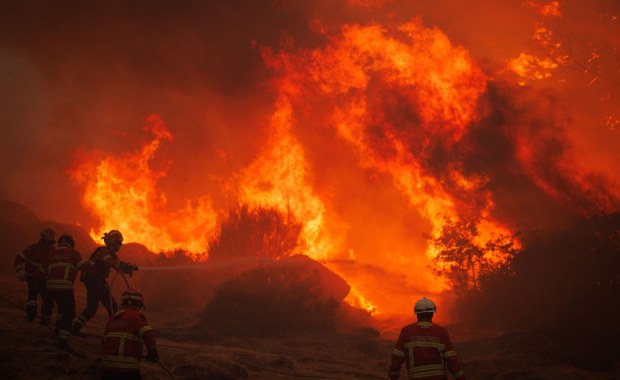 Portugalia w ogniu. Rząd przedłuża stan alarmowy
