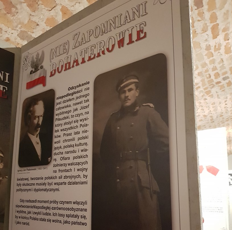 Porucznik Antoni Stawarz (na pierwszym planie). Zdjęcie z wystawy "(Nie)Zapomniani bohaterowie" /INTERIA.PL