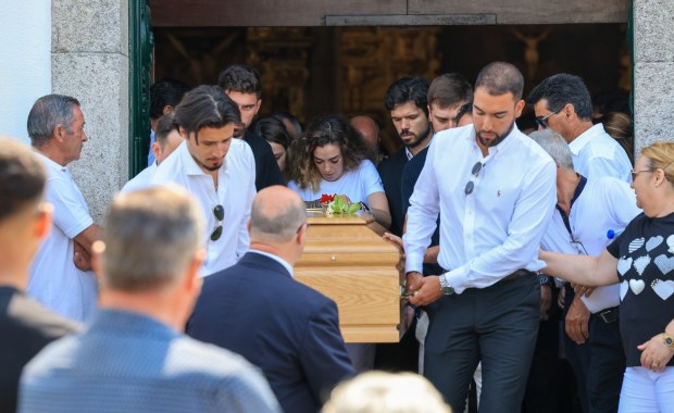 Poruszające chwile. Bliscy i kibice żegnają Diogo Jotę