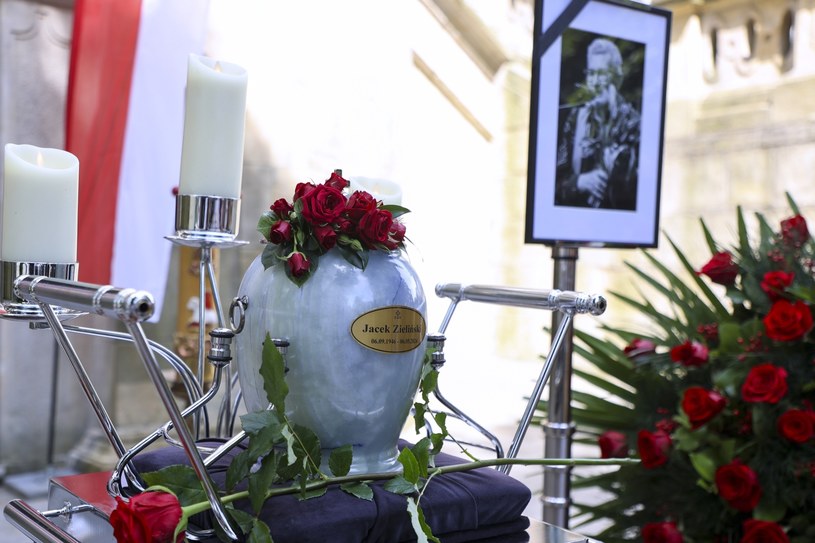 Poruszające sceny na pogrzebie Jacka Zielińskiego (Skaldowie). Tak pożegnał go prezydent Andrzej Duda