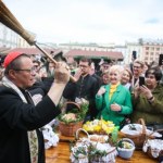 Poruszające słowa kard. Rysia na krakowskim rynku podczas święcenia pokarmów