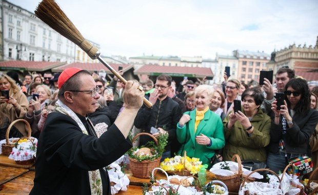 Poruszające słowa kard. Rysia na krakowskim rynku podczas święcenia pokarmów