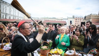 Poruszające słowa kard. Rysia na krakowskim rynku podczas święcenia pokarmów