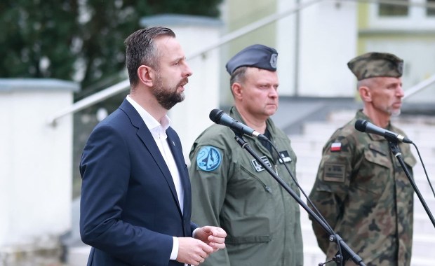 Poruszające słowa szefa MON. Rodzina i wojsko otoczone opieką po katastrofie F-16