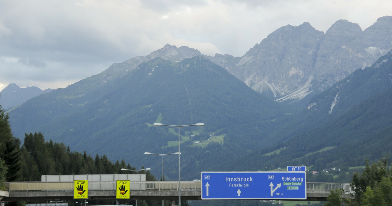 Poruszanie się samochodem po autostradzie w Austrii wymaga posiadania winiety. Ile kosztuje ten dokument i jak go kupić? / WOJCIECH STROZYK/REPORTER  /East News