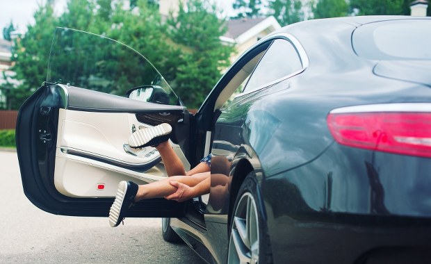 Porwanie dziecka w Tychach. Wciągnął 3,5-latka do samochodu 