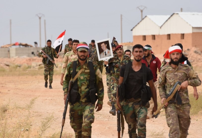 Porzuceni przez amerykańskich sojuszników Kurdowie zwrócili się o ochronę do prezydenta Syrii Baszara el-Asada i władz Rosji, na zdjęciu syryjskie siły rządowe /AFP
