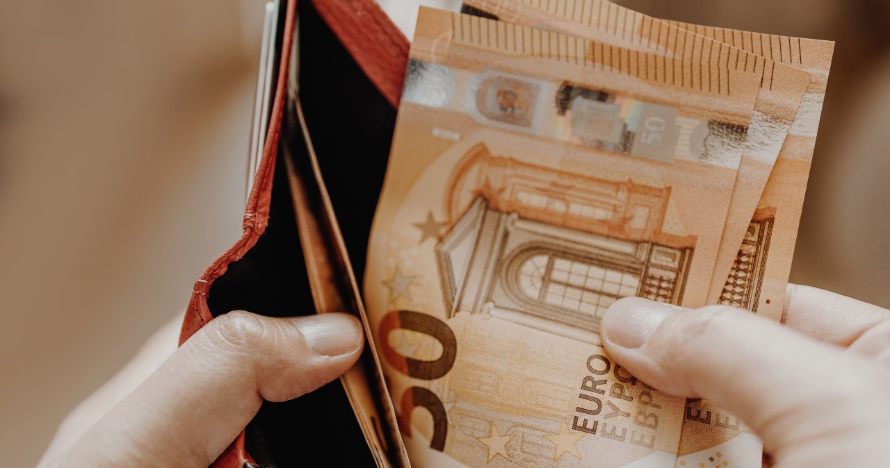 Porzucona bluza, a w niej 14 tys. euro. Zguba wróciła do właściciela