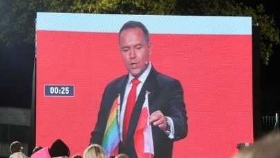 "Porzucona flaga" na prezydenckiej debacie. "Polski się nie zostawia"