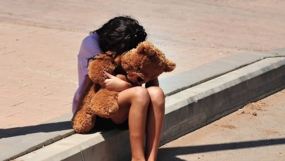 Porzucone dziecko przy drodze? Nikt się nie zatrzymał