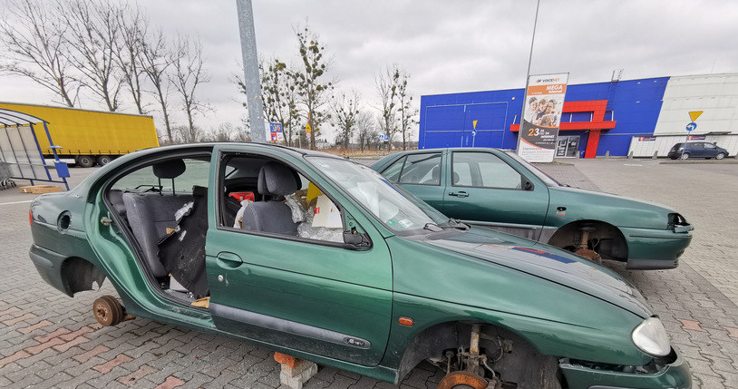 Porzucone i rozgrabione wraki to problem wielu polskich miast /Łukasz Solski / East News /Agencja SE/East News