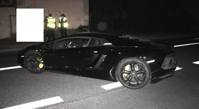 Porzucone na drodze Lamborghini Aventador /Policja