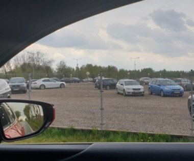 "Porzucone" samochody na polskich lotniskowych parkingach 